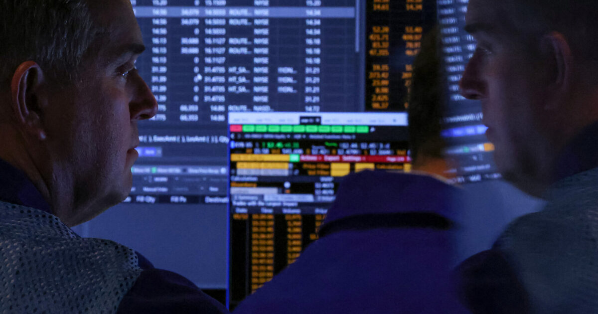 The Stock Market’s Boomerang Month: Investors Caught in a Catch-22 of Clarity and Uncertainty