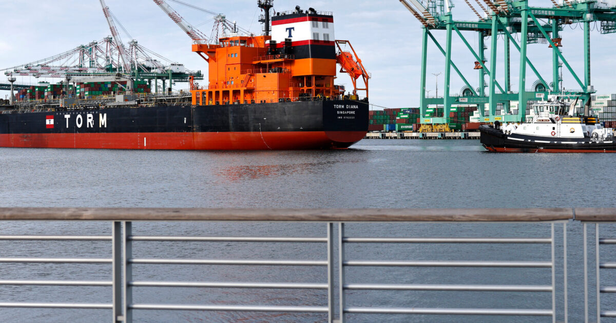 Finance Alert: Understanding the Impact of Oil Prices Fall